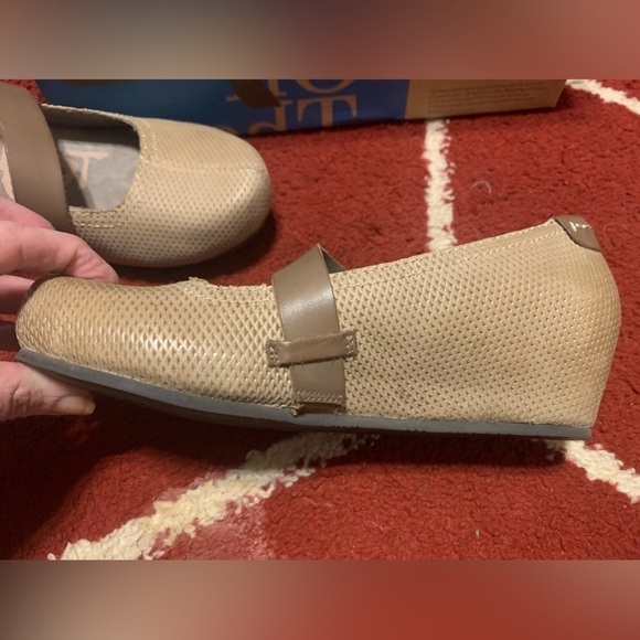 OTBT Salem size 5.5 GUC - Picture 9 of 14